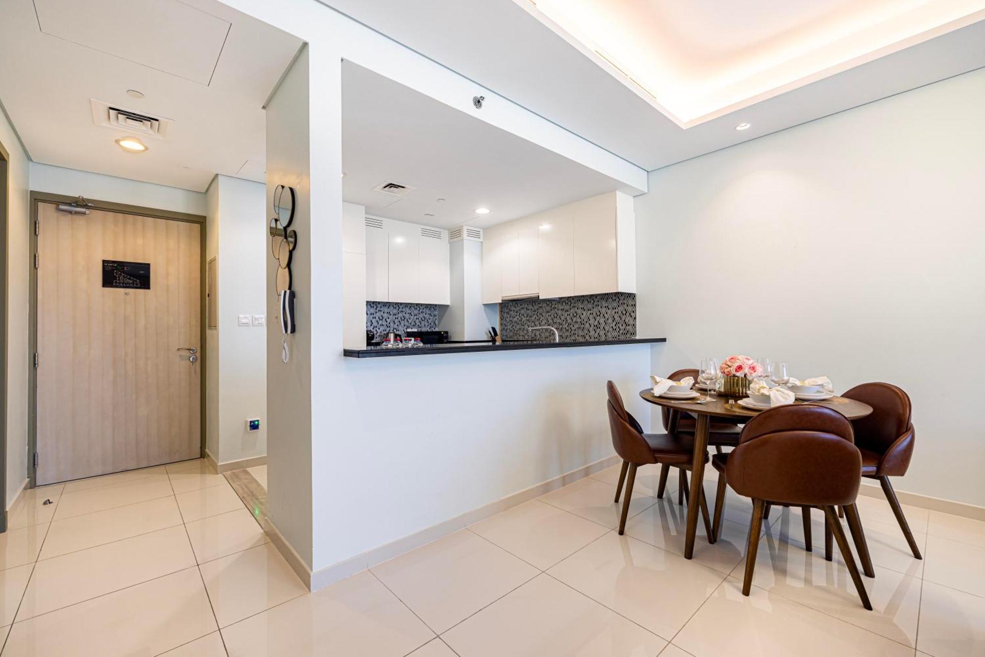 2br High Floor Infinity Pool W/ Burj Khalifa View Apartment